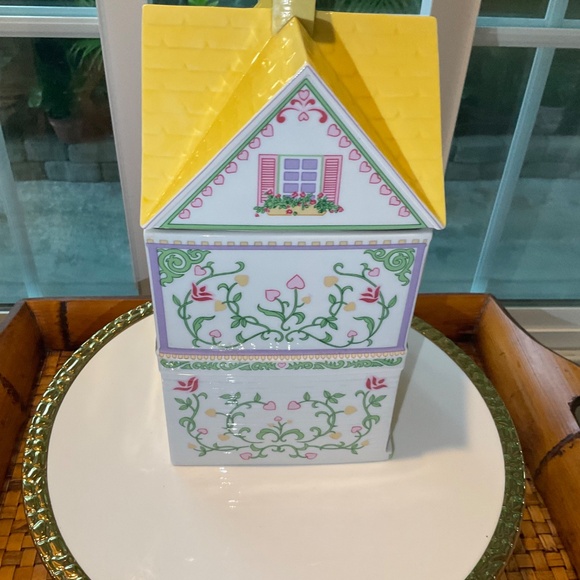LENOX 1991 The Village Cookie Jar Canister Yellow Fine Porcelain - Beautiful! - Picture 4 of 10